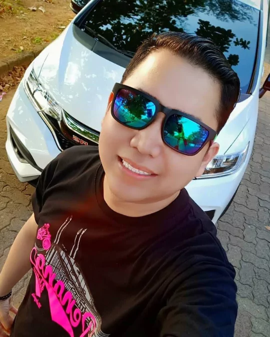 owner alex auto gallery jual beli mobil bekas semarang